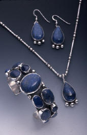 Click to see a larger version of this Roz Menton necklace